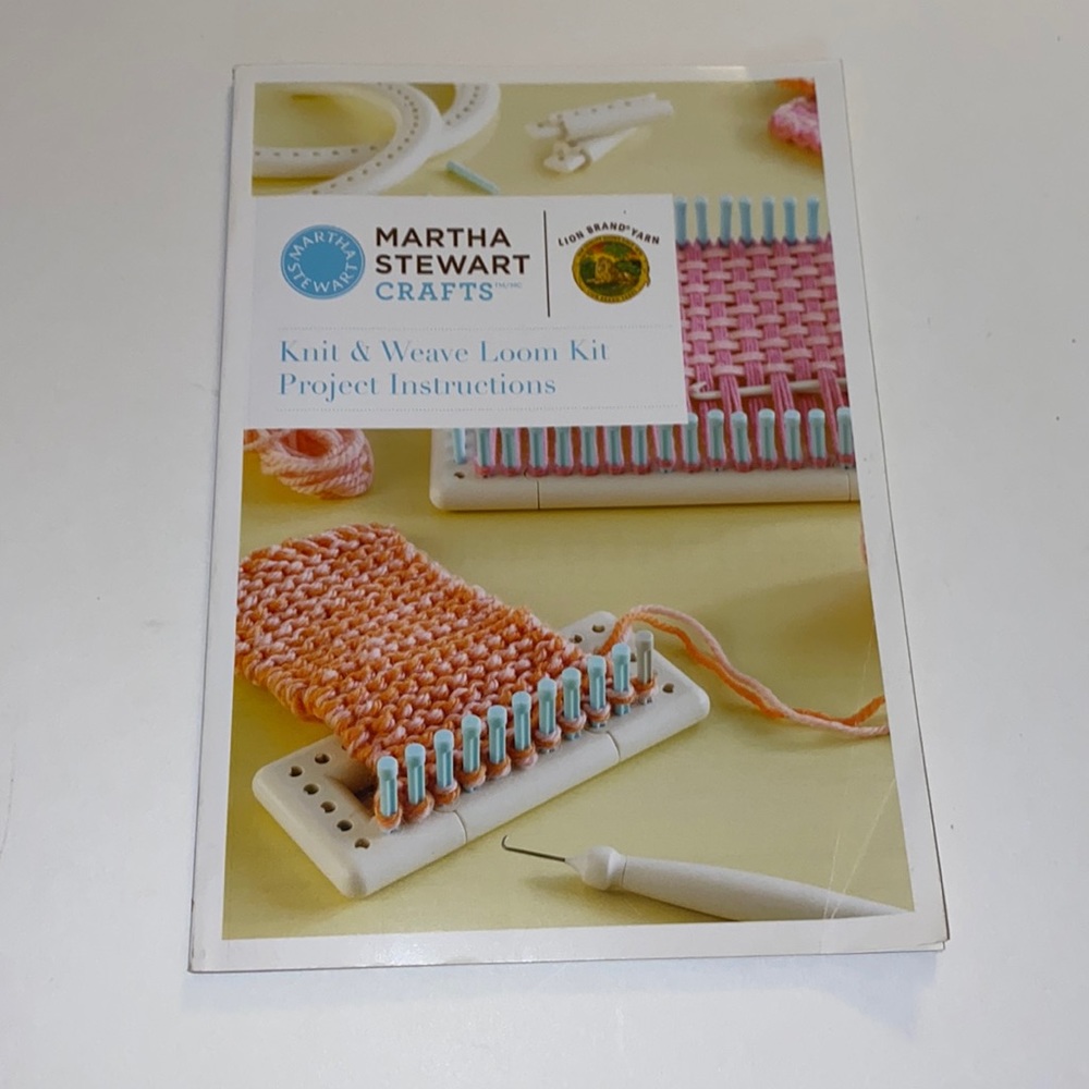 Martha Stewart Knit and Weave Loom Instructional Book does not include kit